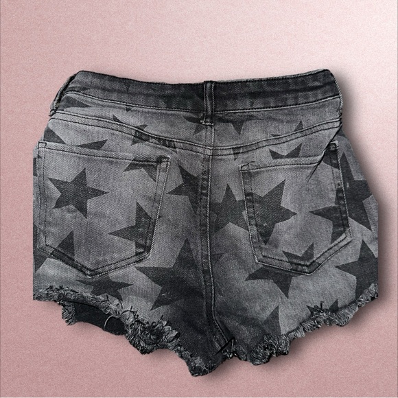 Material Girl Distressed Black & Grey Star Print Denim Jean Women’s Shorts Small - Picture 6 of 7